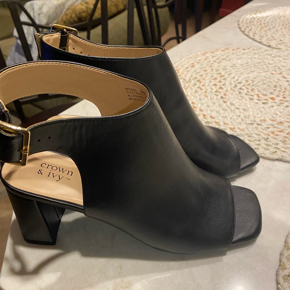 Crown & Ivy Brienne Sandals